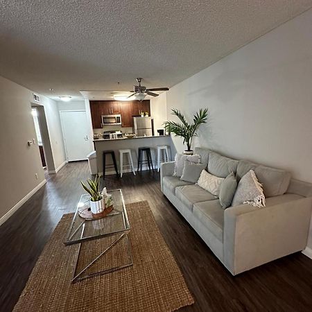Incredible Two Bedroom Hollywood Apartments Free Parking Лос-Анджелес Екстер'єр фото