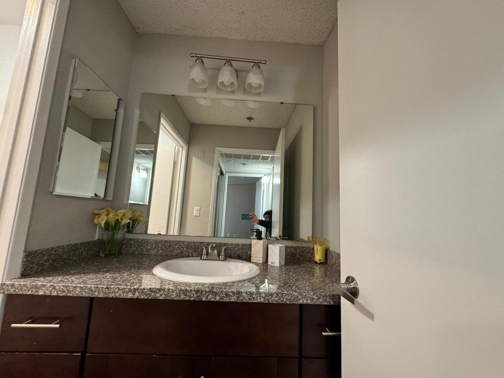 Incredible Two Bedroom Hollywood Apartments Free Parking Лос-Анджелес Екстер'єр фото