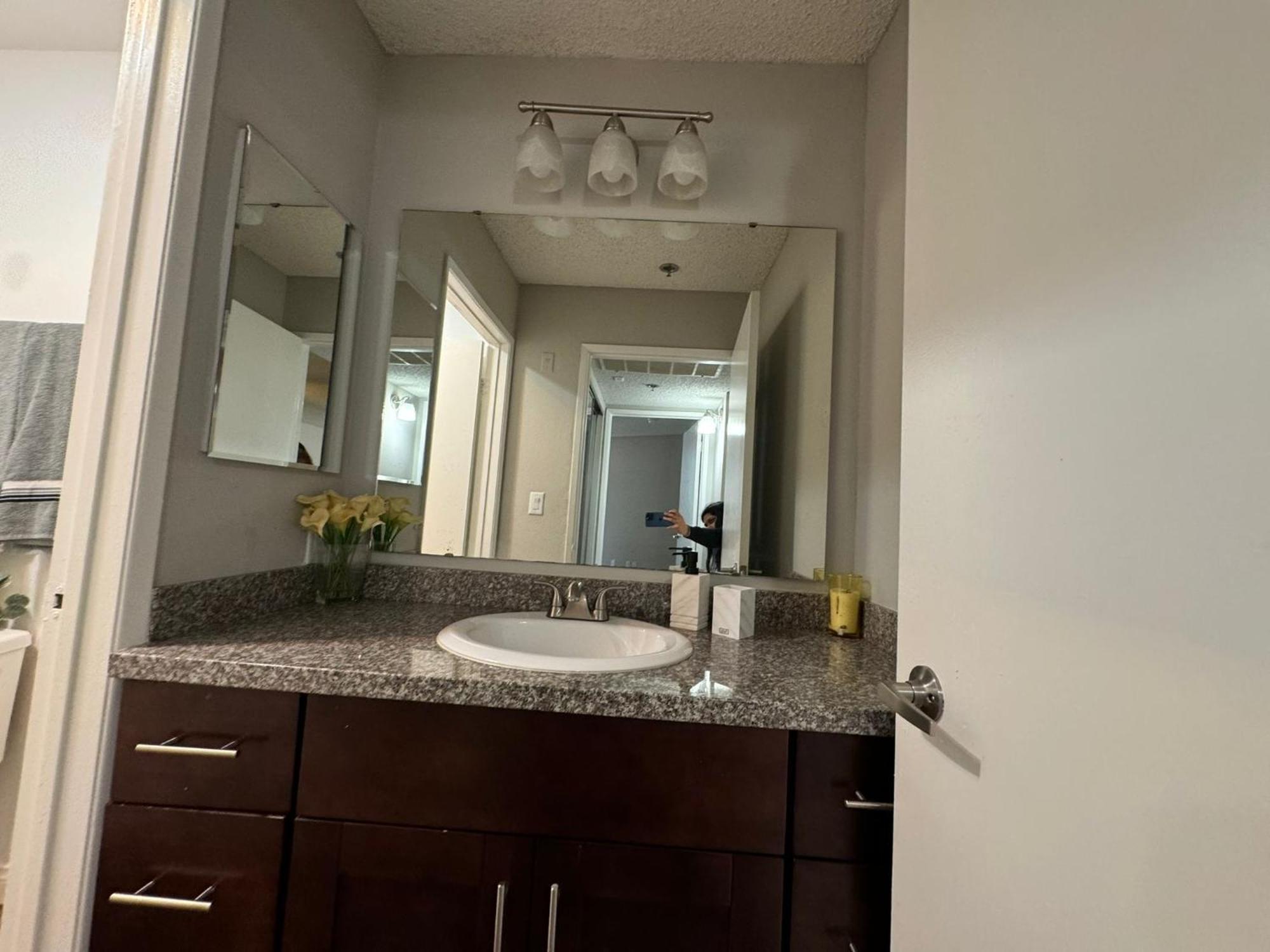 Incredible Two Bedroom Hollywood Apartments Free Parking Лос-Анджелес Екстер'єр фото