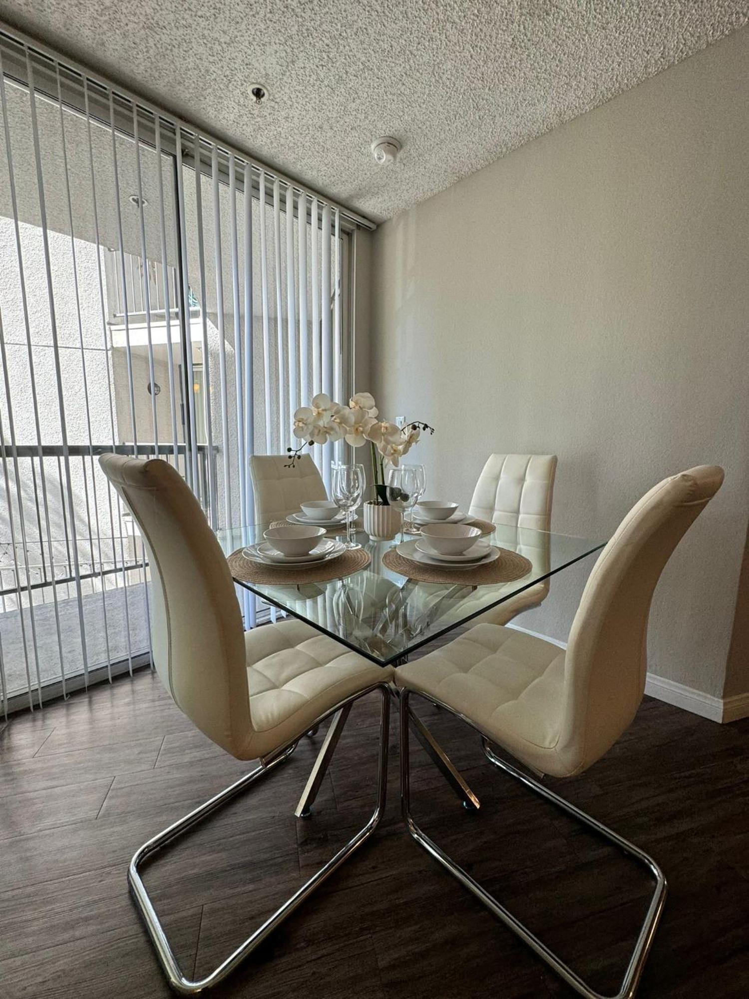 Incredible Two Bedroom Hollywood Apartments Free Parking Лос-Анджелес Екстер'єр фото