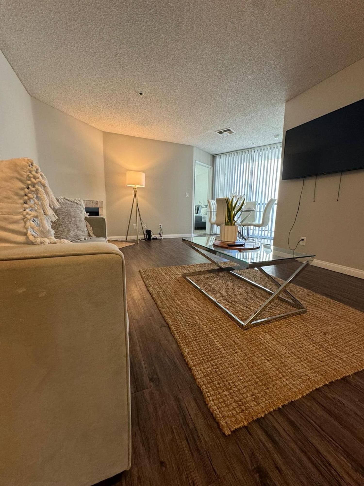 Incredible Two Bedroom Hollywood Apartments Free Parking Лос-Анджелес Екстер'єр фото