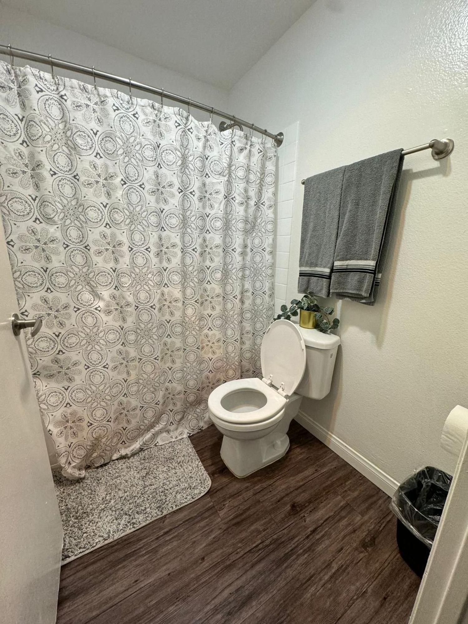 Incredible Two Bedroom Hollywood Apartments Free Parking Лос-Анджелес Екстер'єр фото