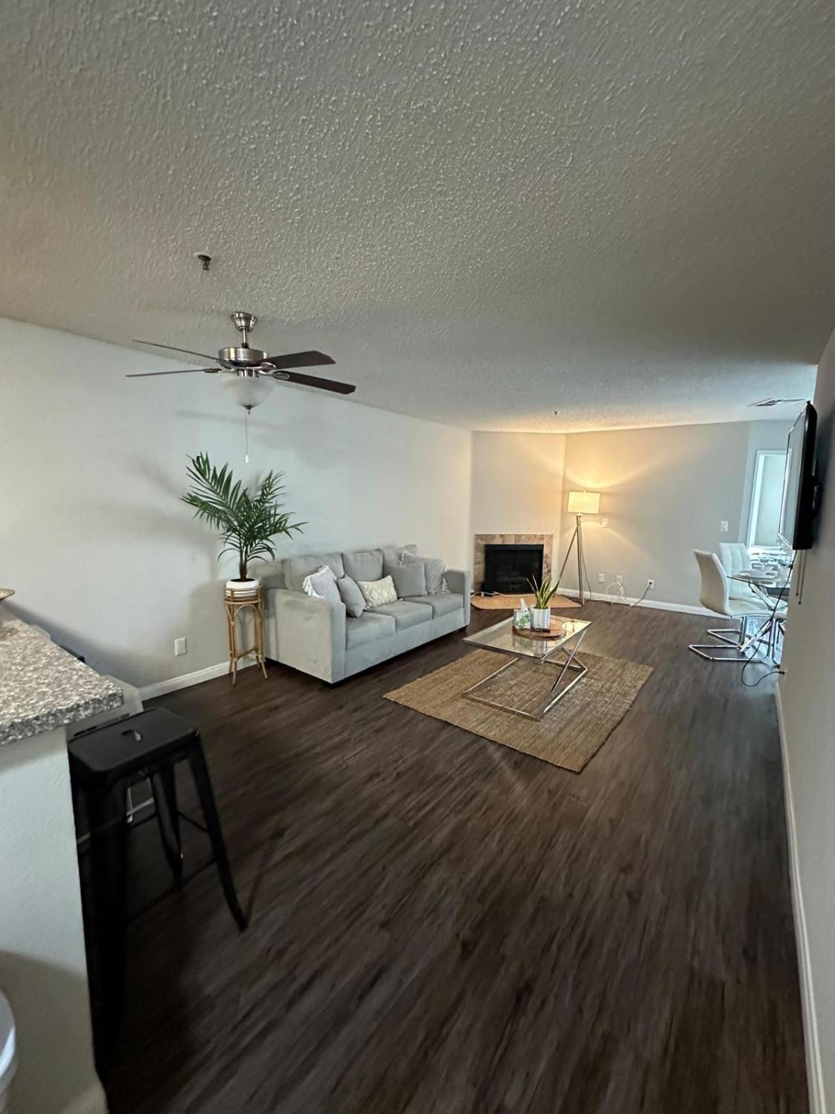 Incredible Two Bedroom Hollywood Apartments Free Parking Лос-Анджелес Екстер'єр фото