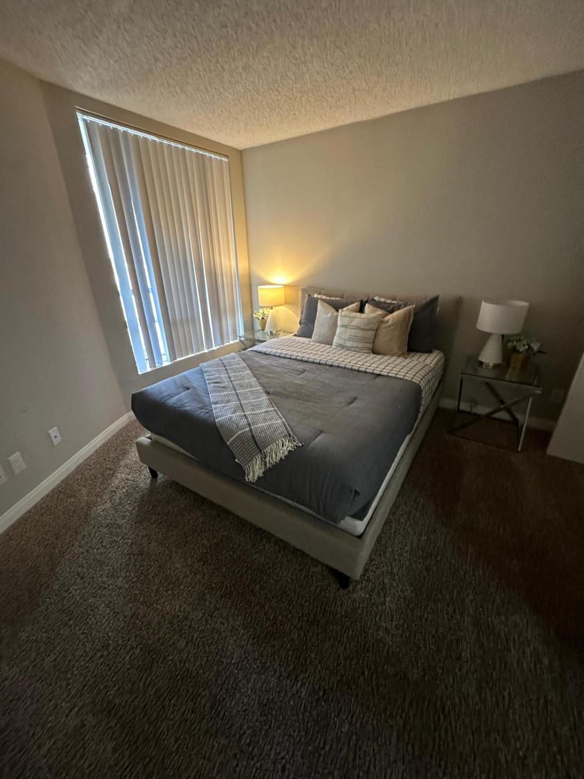 Incredible Two Bedroom Hollywood Apartments Free Parking Лос-Анджелес Екстер'єр фото