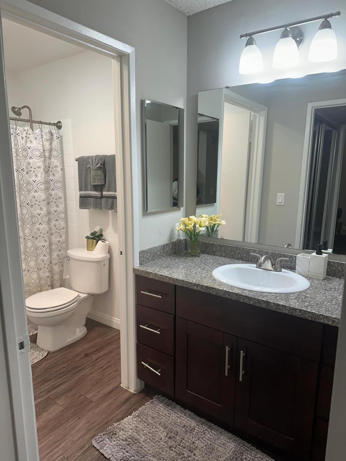 Incredible Two Bedroom Hollywood Apartments Free Parking Лос-Анджелес Екстер'єр фото
