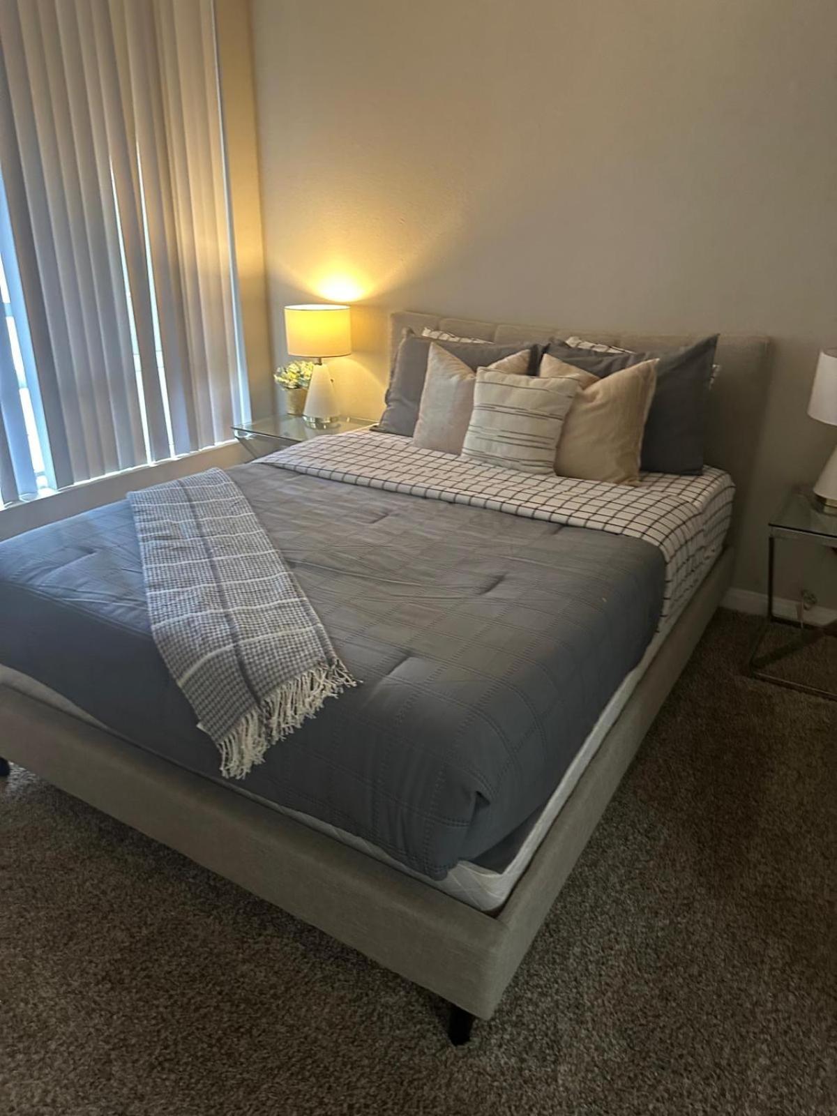 Incredible Two Bedroom Hollywood Apartments Free Parking Лос-Анджелес Екстер'єр фото