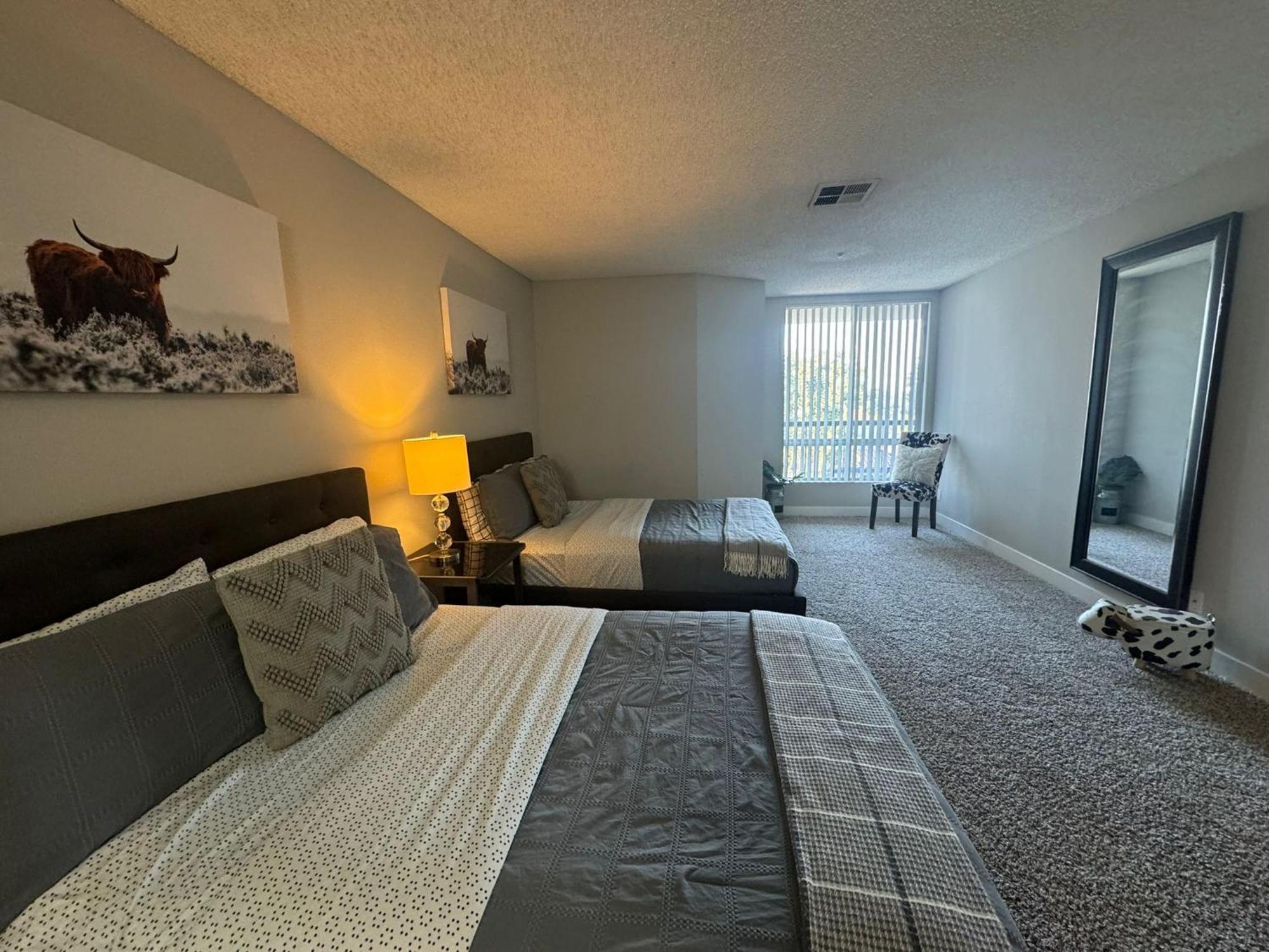 Incredible Two Bedroom Hollywood Apartments Free Parking Лос-Анджелес Екстер'єр фото