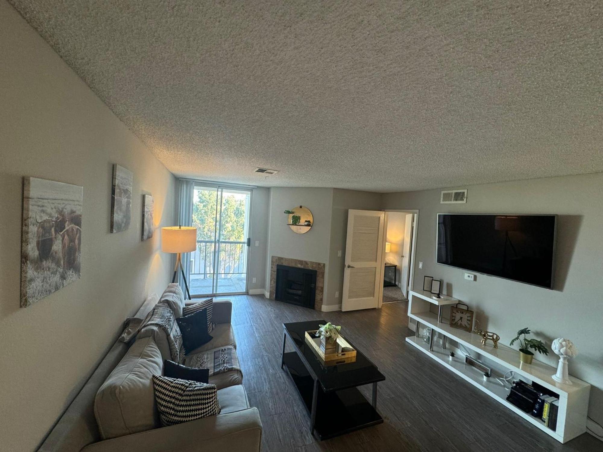 Incredible Two Bedroom Hollywood Apartments Free Parking Лос-Анджелес Екстер'єр фото