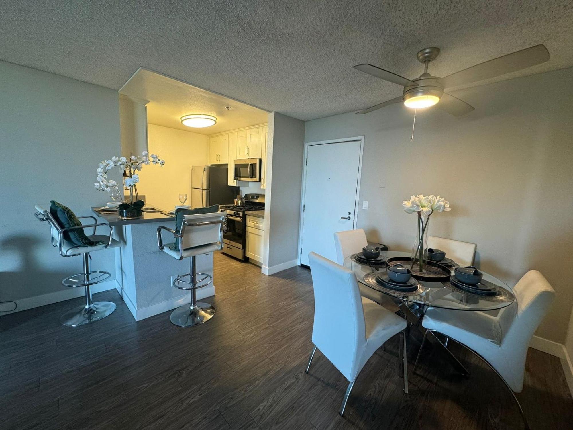 Incredible Two Bedroom Hollywood Apartments Free Parking Лос-Анджелес Екстер'єр фото