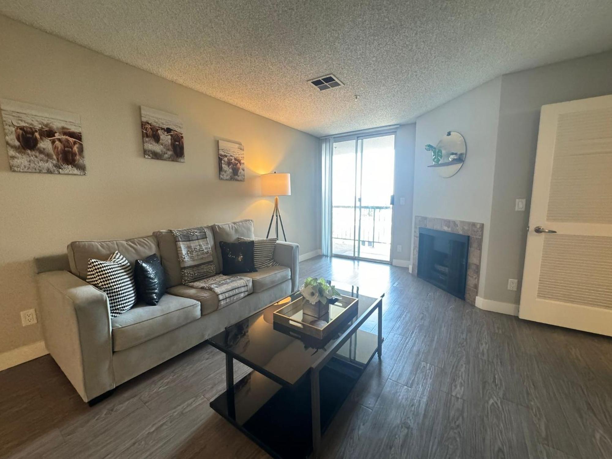 Incredible Two Bedroom Hollywood Apartments Free Parking Лос-Анджелес Екстер'єр фото