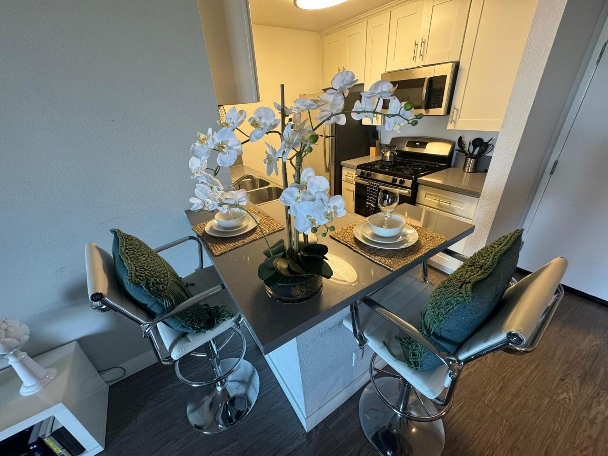 Incredible Two Bedroom Hollywood Apartments Free Parking Лос-Анджелес Екстер'єр фото