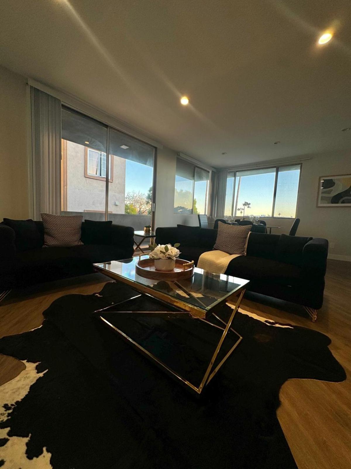 Incredible Two Bedroom Hollywood Apartments Free Parking Лос-Анджелес Екстер'єр фото