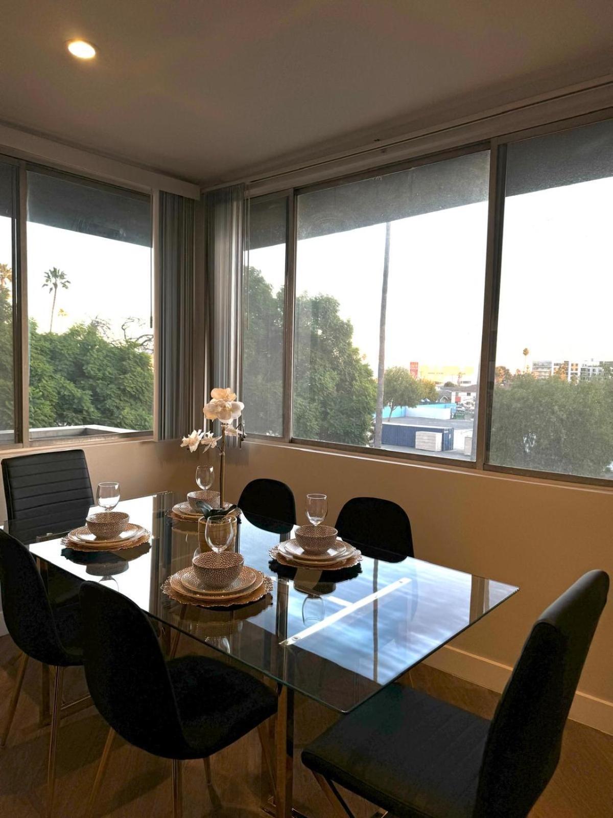 Incredible Two Bedroom Hollywood Apartments Free Parking Лос-Анджелес Екстер'єр фото