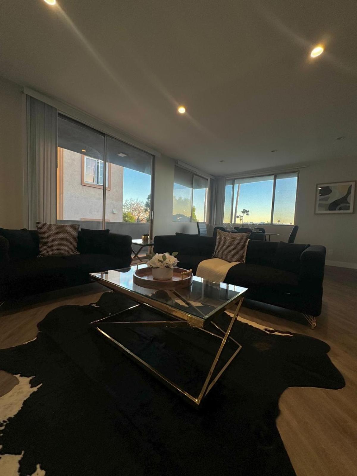 Incredible Two Bedroom Hollywood Apartments Free Parking Лос-Анджелес Екстер'єр фото