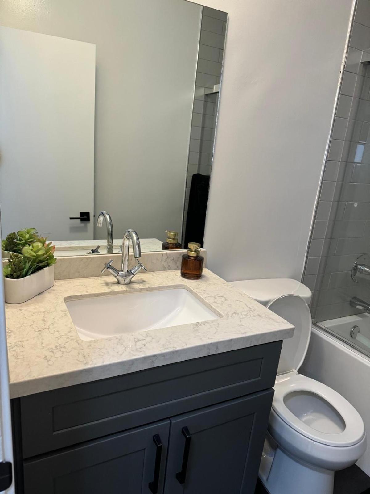 Incredible Two Bedroom Hollywood Apartments Free Parking Лос-Анджелес Екстер'єр фото