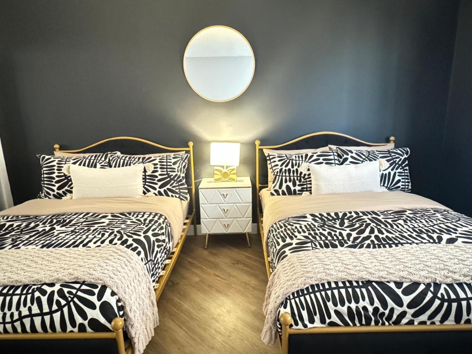 Incredible Two Bedroom Hollywood Apartments Free Parking Лос-Анджелес Екстер'єр фото