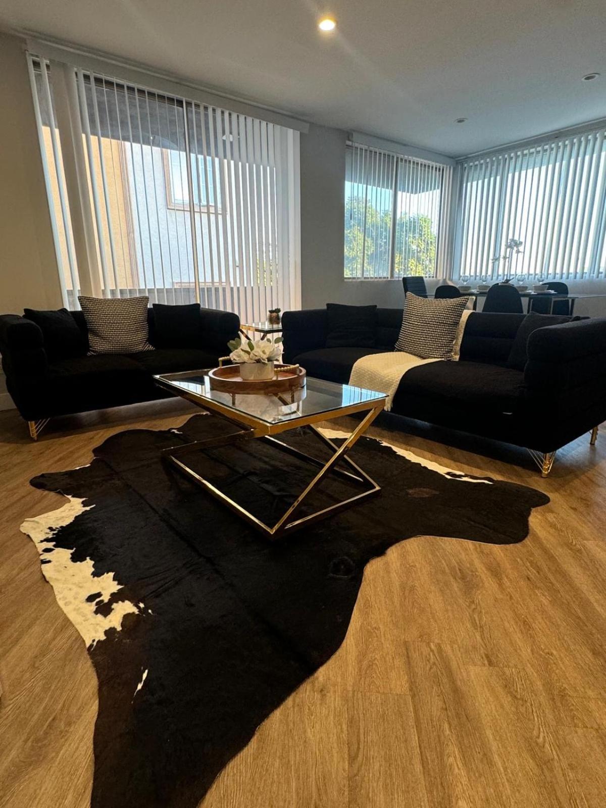 Incredible Two Bedroom Hollywood Apartments Free Parking Лос-Анджелес Екстер'єр фото